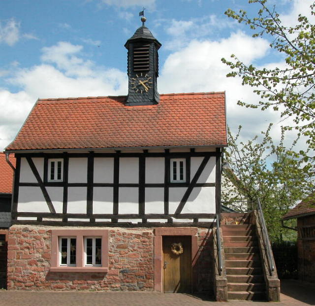 Fachwerkkirche in Bellmuth, 1. Mai 2003